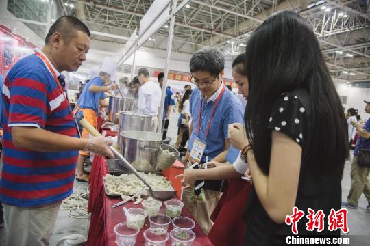 两岸青年联欢节台湾学子爱上“舌尖上的福州”