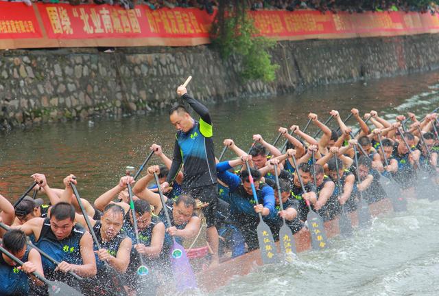 佛山西樵山大摆“宴席” 给点“颜色”你看看