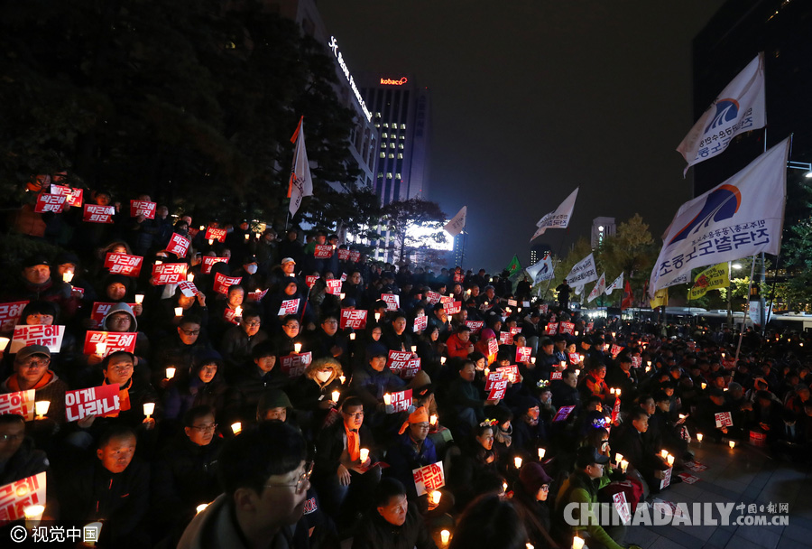 韩首尔市长领导民众烛光集会呼吁朴槿惠下台