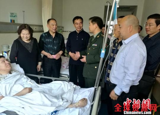 郑州“爱心渐冻人”王海龙遇困公益人士联盟捐助