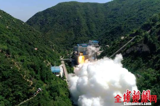 中国首台泵后摆火箭发动机试车成功