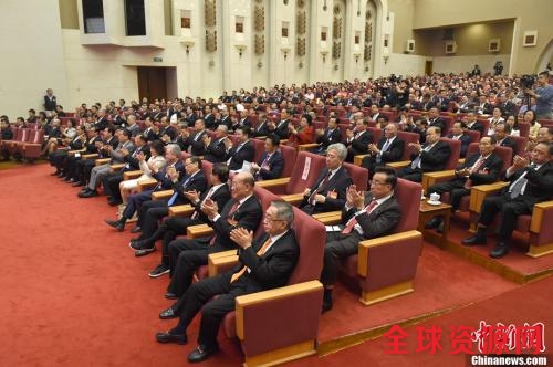 6月12日，第二届世界华侨华人工商大会开幕式在北京举行。中新社记者 侯宇 摄