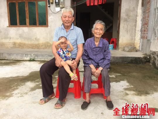 探访世界长寿之乡：百岁夫妻四世同堂相伴90载