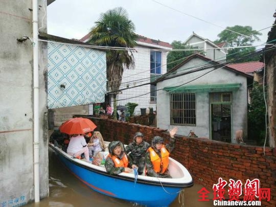 三轮暴雨袭击后的浙江百态：逾48万人受灾救援有条不紊