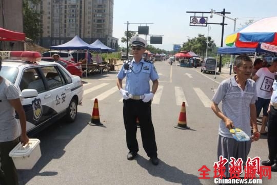 图为：老民警武保权。江山公安供图