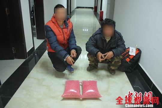 云南西盟警方破获一起特大运毒案缴获冰毒逾万克