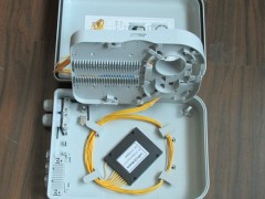 供应24芯室外抱杆式光纤分纤箱丨室外塑料光分路器箱图2