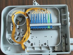 供应24芯室外抱杆式光纤分纤箱丨室外塑料光分路器箱图3
