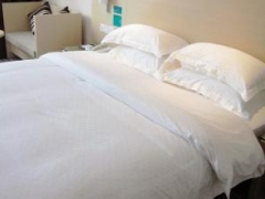 宾馆床上用品|星级酒店专用枕头枕芯|南通酒店布草厂家定制图1
