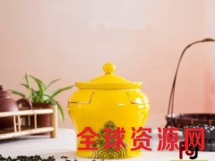 定做景德镇陶瓷茶叶罐，2两中国红高档茶叶罐定做厂家图1