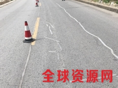 资阳市旧路改造中自粘式防裂贴|抗裂贴的应用图2