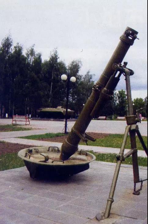 我国仿制前苏联m43 120mm迫击炮的55式炮