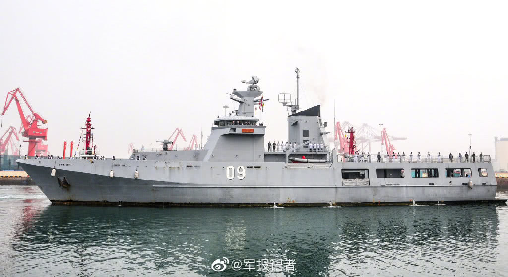 中国海军055大驱海上航行画面首公开 已涂舷号101