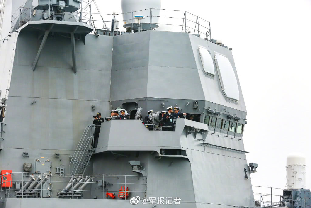 中国海军055大驱海上航行画面首公开 已涂舷号101