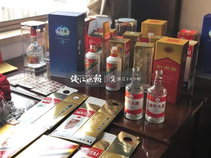 一家六口靠卖假茅台买豪宅豪车:卫生间内灌制假酒