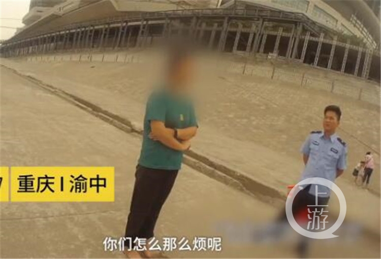 救起落水女子却被怼“没求你救我” 警察称不委屈