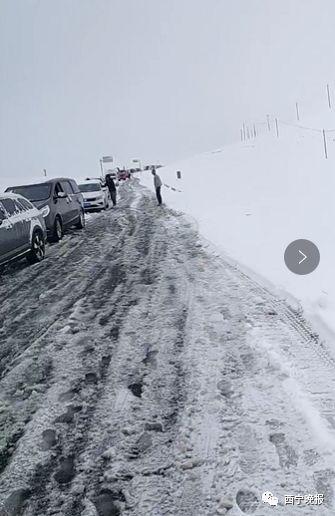 被大雪堵成串！千余车辆被困张掖至青海路段11小时