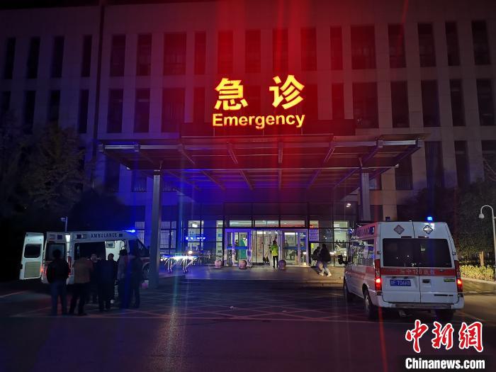 事故目前造成9人死亡，另有4名重伤员在医院接受救治。 范宇斌 摄